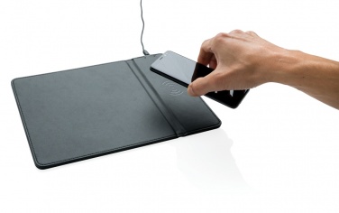 Logotrade werbemittel das Foto: Mousepad mit Wireless-5W-Charging Funktion