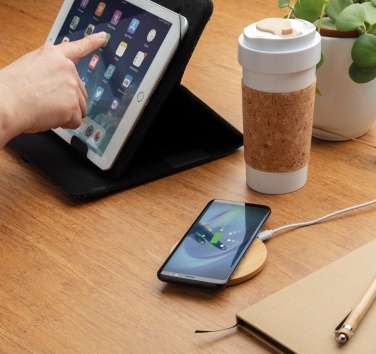 Logo trade promotional items picture of: Bamboo 5W round wireless charger