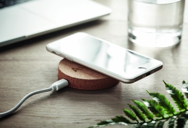 Logo trade promotional gifts picture of: Wireless charging pad 10W