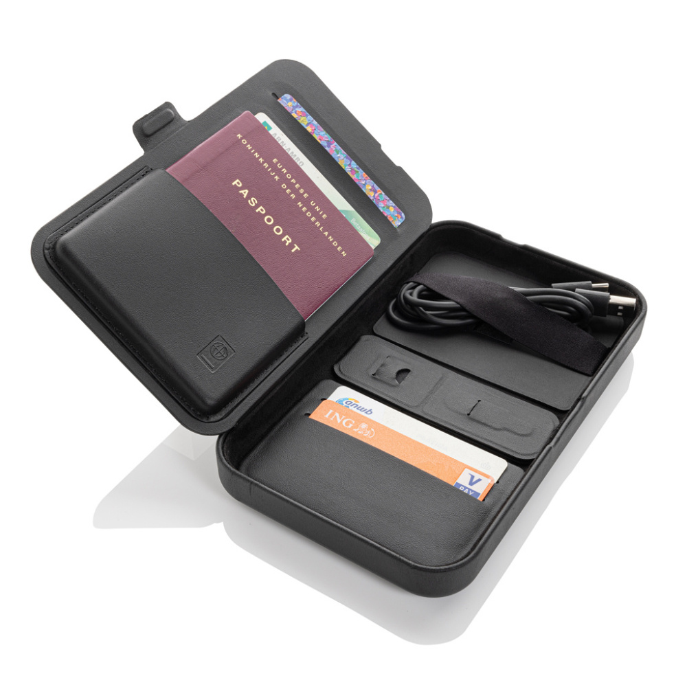 Logo trade corporate gift photo of: Swiss Peak RCS recycled travel case with 3 in 1 charger