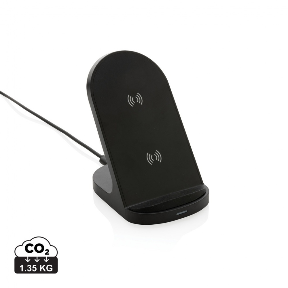 Logotrade ärikingituse foto: RCS taaskasutatud plastist topeltpooliga juhtmevaba alus 15W