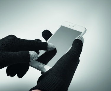 Logo trade ärikingi pilt: Talvekomplekt taaskasutatud materjalist, kindad, müts ja sall