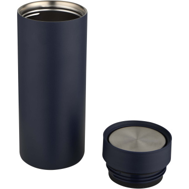 Logotrade mainostuote tuotekuva: Illuminate 650 ml:n RCS-kierrätetty, ruostumattomasta teräksestä valmistettu kaksiseinämäinen vesipullo, jossa on kolmiosainen kansisetti