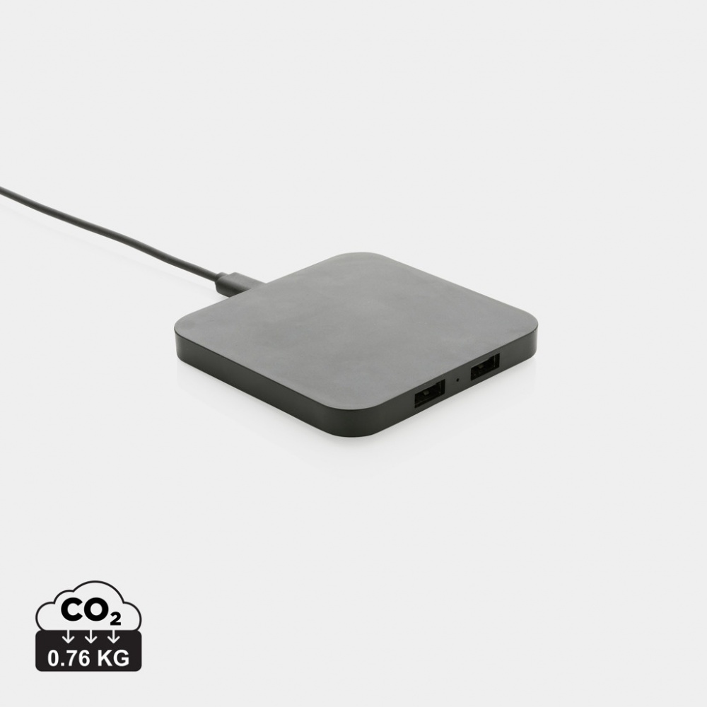 Logotrade reklaminės dovanos nuotrauka: RCS perdirbto plastiko 10 W belaidis įkroviklis su USB prievadais