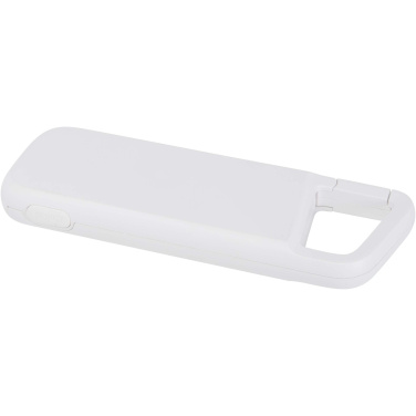 Logotrade reklaminiai produktai nuotrauka: „Alkes“ 5000 mAh 12 W perdirbto plastiko vandeniui atspari išorinė baterija su karabinu