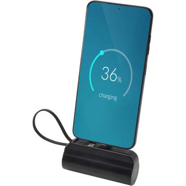 Logotrade dovana nuotrauka: „Alnair“ 5000 mAh 10 W perdirbto plastiko C tipo išorinė baterija su integruotu atlenkiamu stovu ir 2 viename laidu