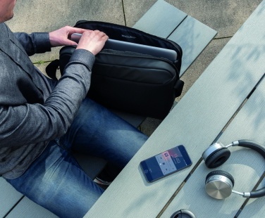 Лого трейд pекламные cувениры фото: Сумка для ноутбука Madrid RFID USB 15,6" без ПВХ