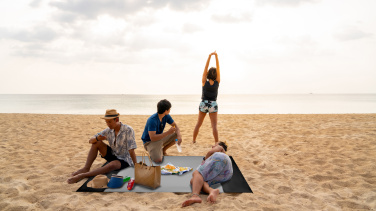 Лого трейд pекламные продукты фото: Lightweight large beach mat