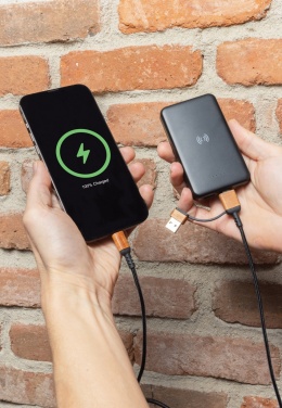 Logotrade profilprodukter bild: 5.000 mAh trådlös powerbank i RCS återvunnen plast