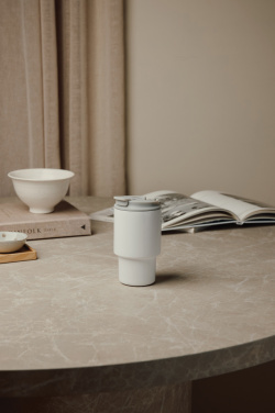 Logotrade kampanjprodukter bild: VINGA Nagano RCS to-go-mug 350 ML