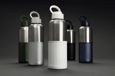 Logotrade profilprodukter bild: Ripple RCS R-stål Vattenflaska 750 ml, läckagesäker, handtag