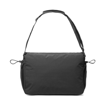Logotrade profilprodukter bild: KENTO URBAN RCS återvunnen nylon 15.6" Axelväska